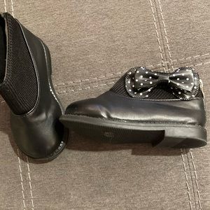 Cute girls booties, toddler size 7.5, black